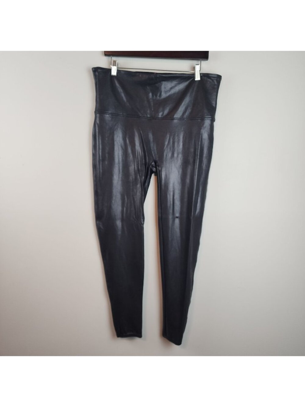 Spanx size 3XL faux leather leggings Black plus size flattering